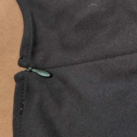 The Limited Collection Women's Black Sleeveless Peplum Top w/Necklace Size Med. - Picture 7 of 13